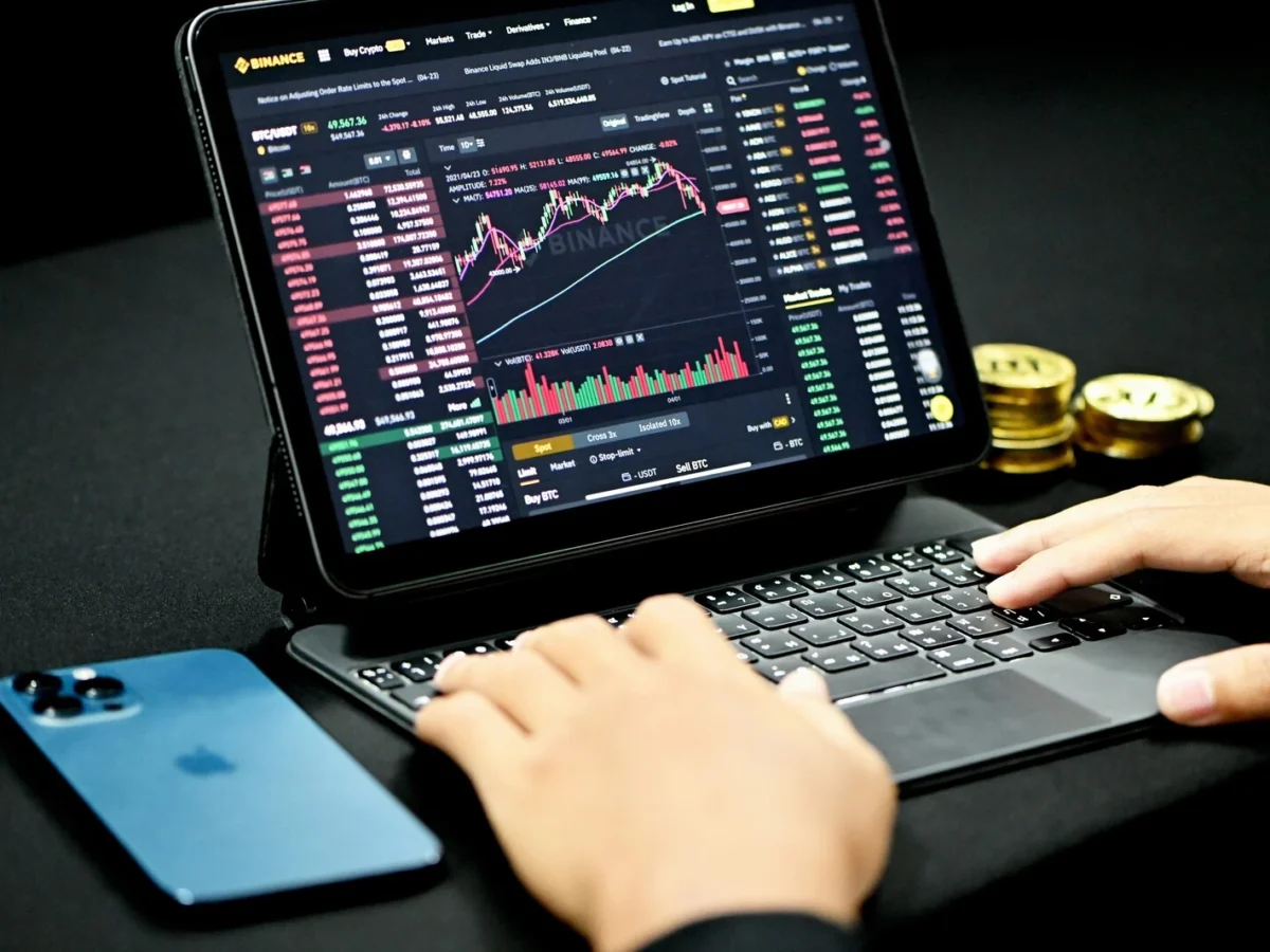CBDCs vs. Cryptocurrencies